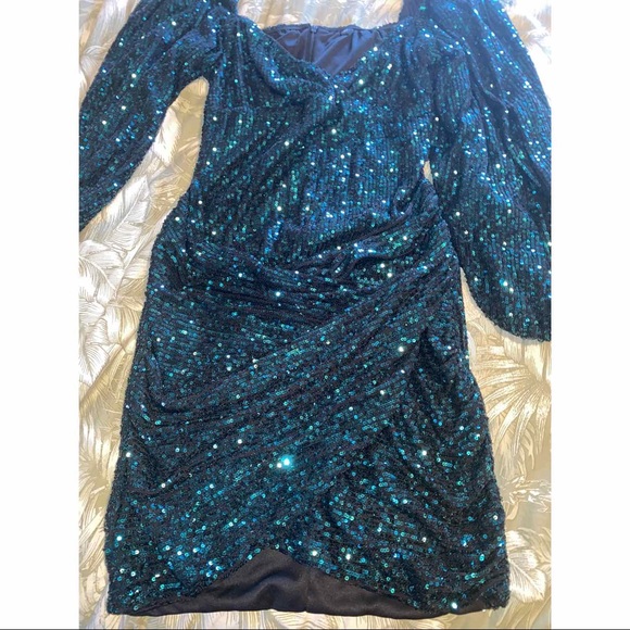 Sweetheart Sequin Puff Sleeve Dress - Picture 4 of 6